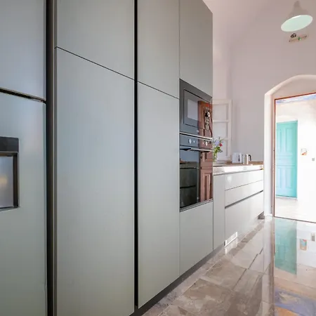 Villa Emporio A Captivating 6-bed In Nimborio *