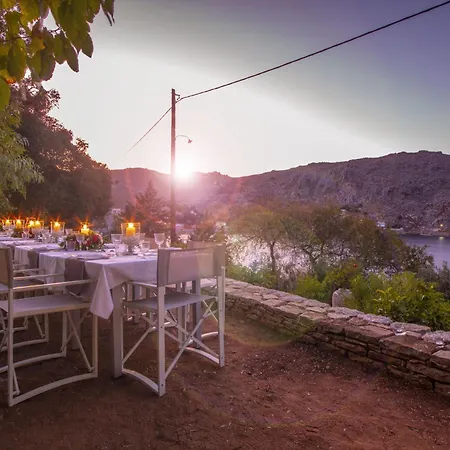 Villa Emporio A Captivating 6-bed In Nimborio *